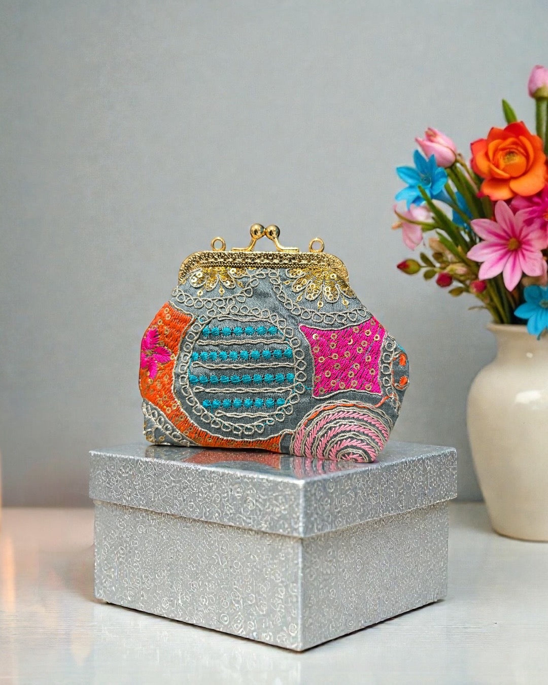 Grey cookie mini pocket
