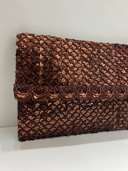 Brownish clutch
