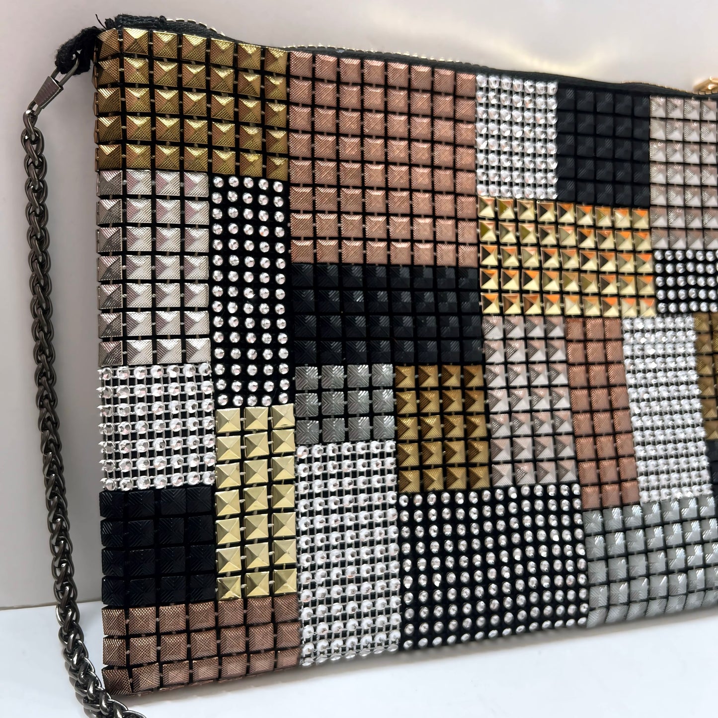 Metal patches clutch