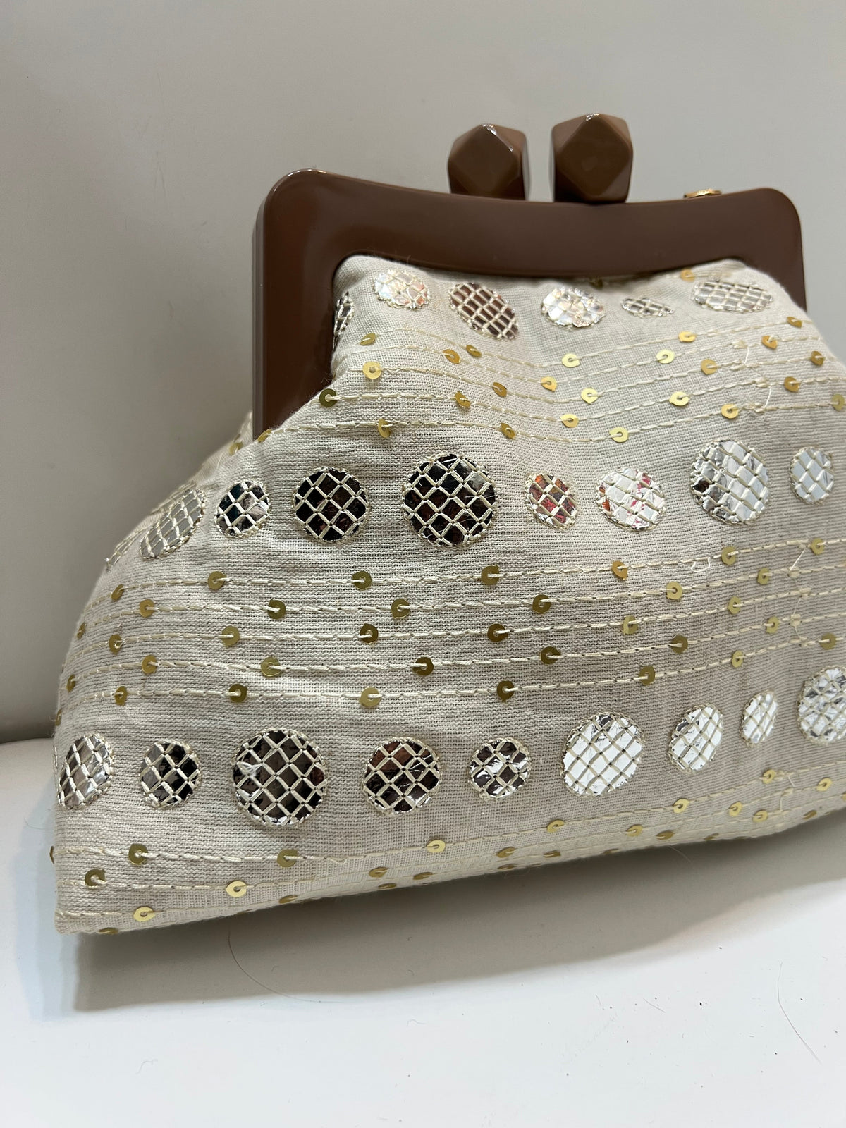 Circles beige pouch