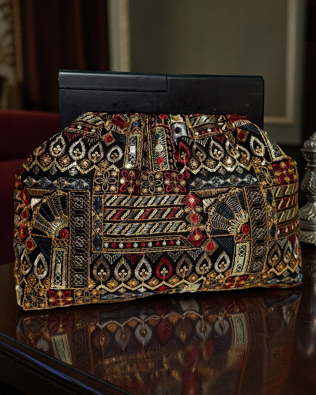 Layaly pouch
