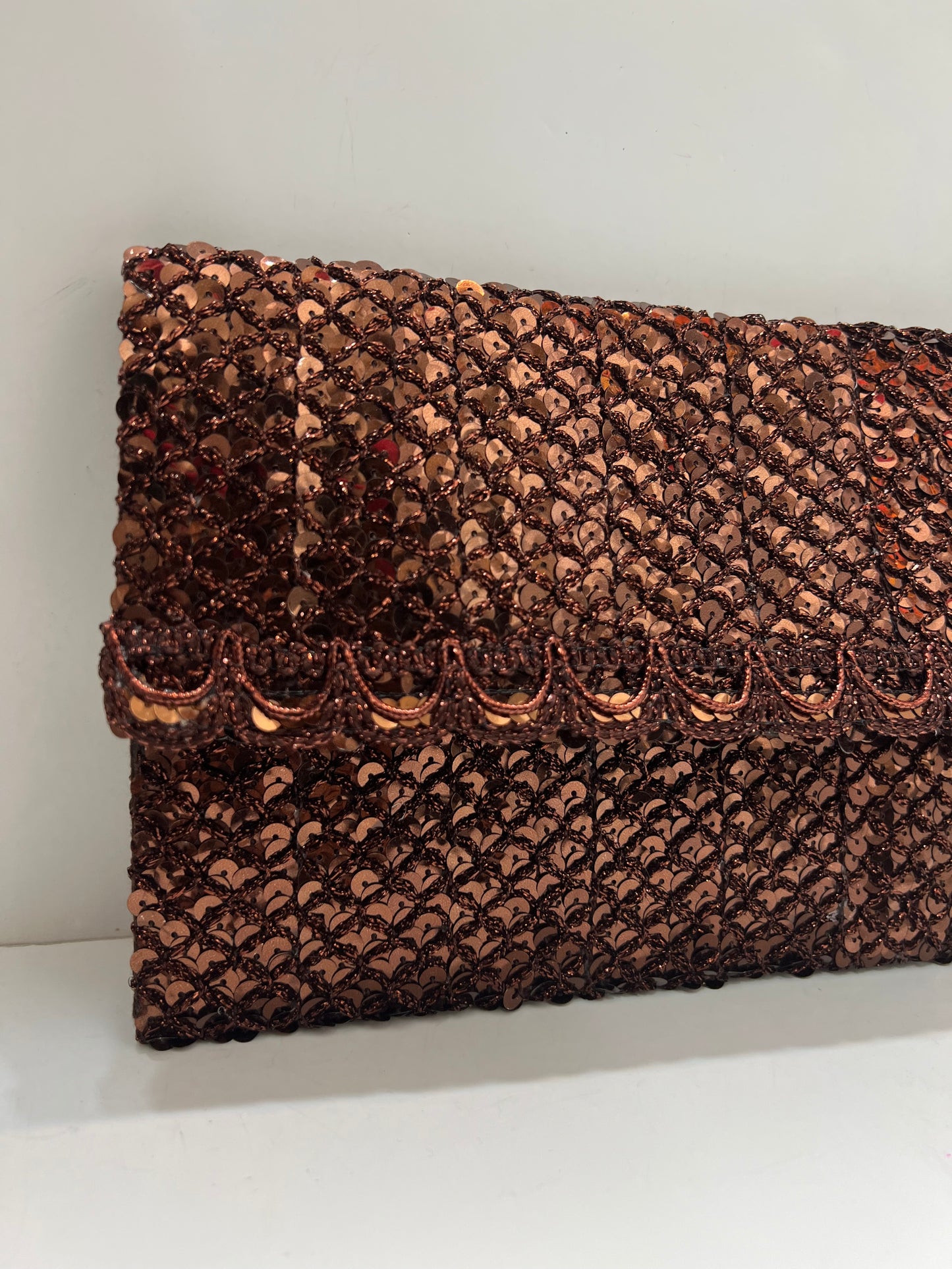 Brownish clutch