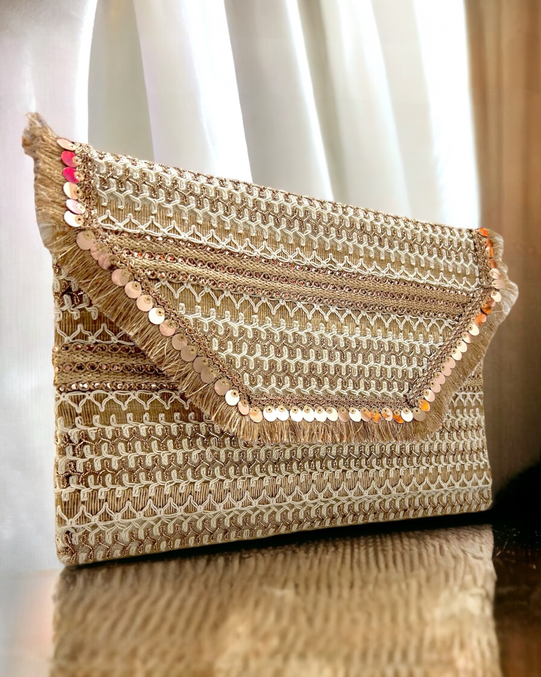 Champagne clutch