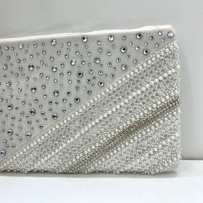 White crystals clutch
