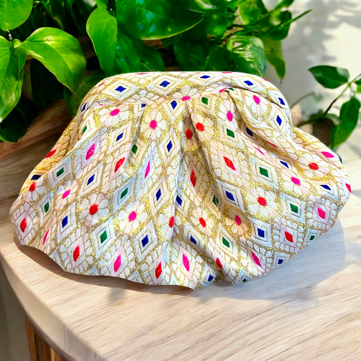 Flowery offwhite small pouch