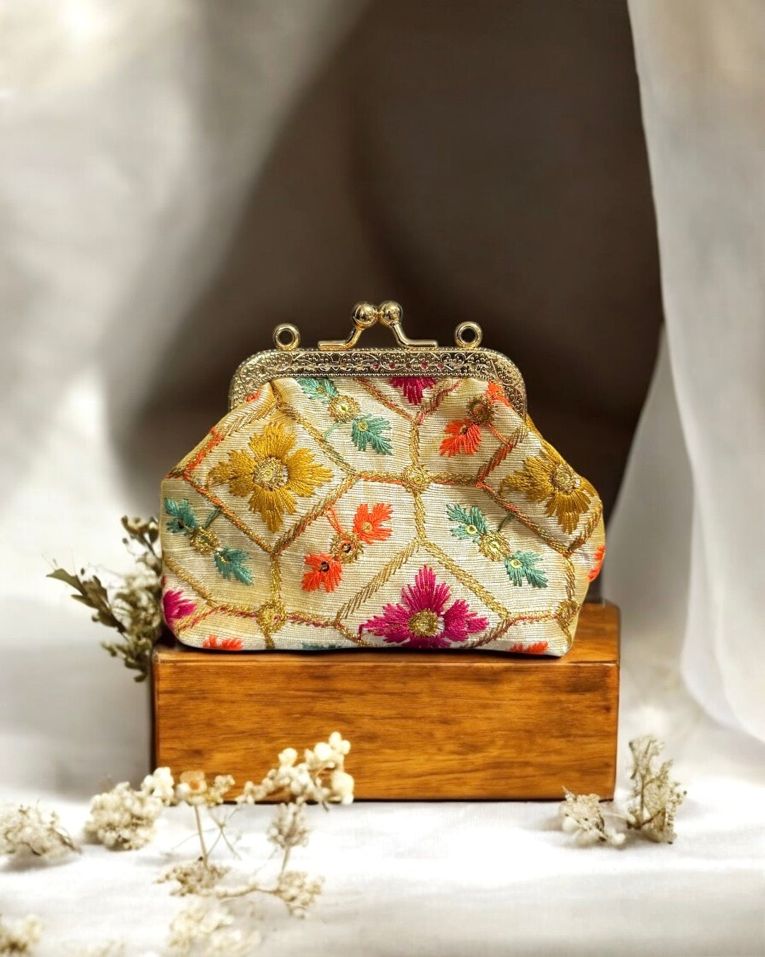 Flowery mini pocket