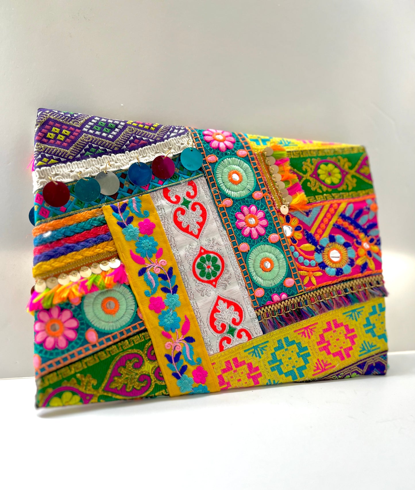 Color fiesta clutch