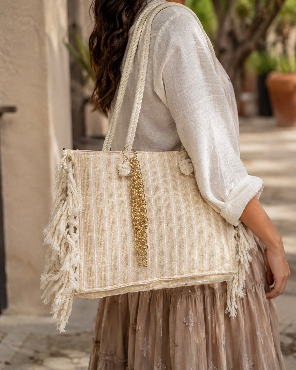 Gold macrame fringes bag