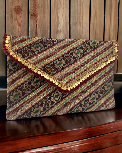 Burgundy shades clutch