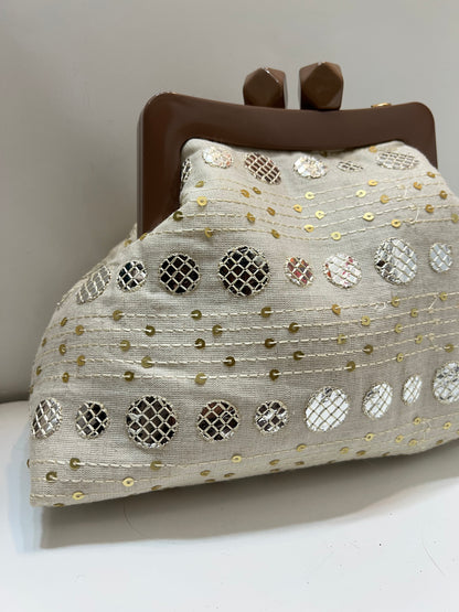 Circles beige pouch