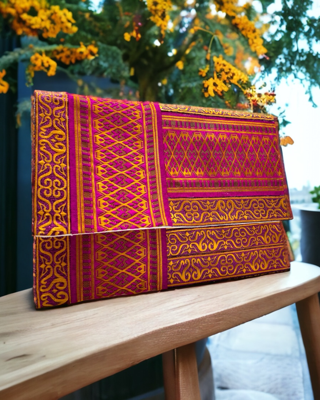 Mosaic clutch