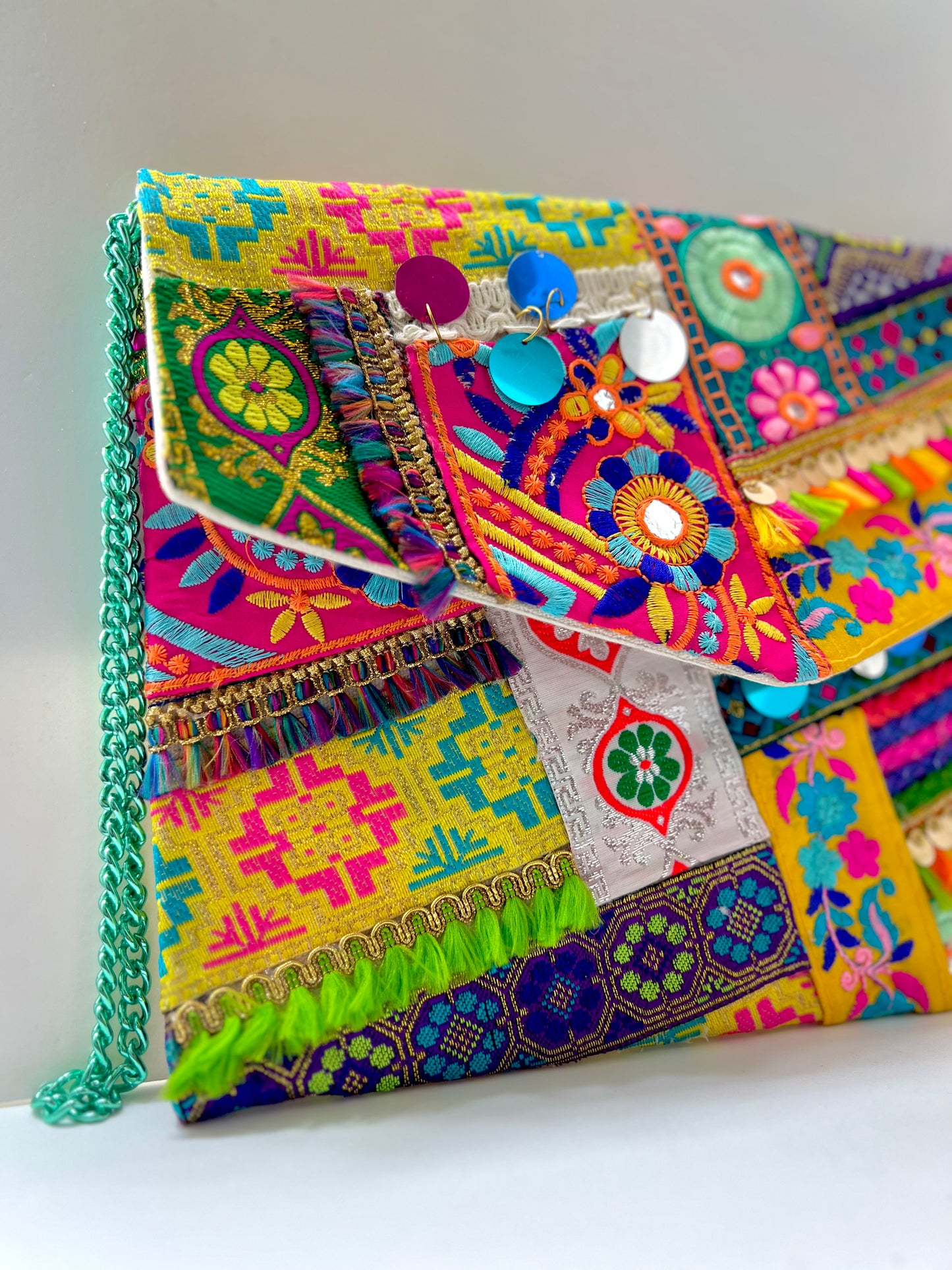 Color fiesta clutch