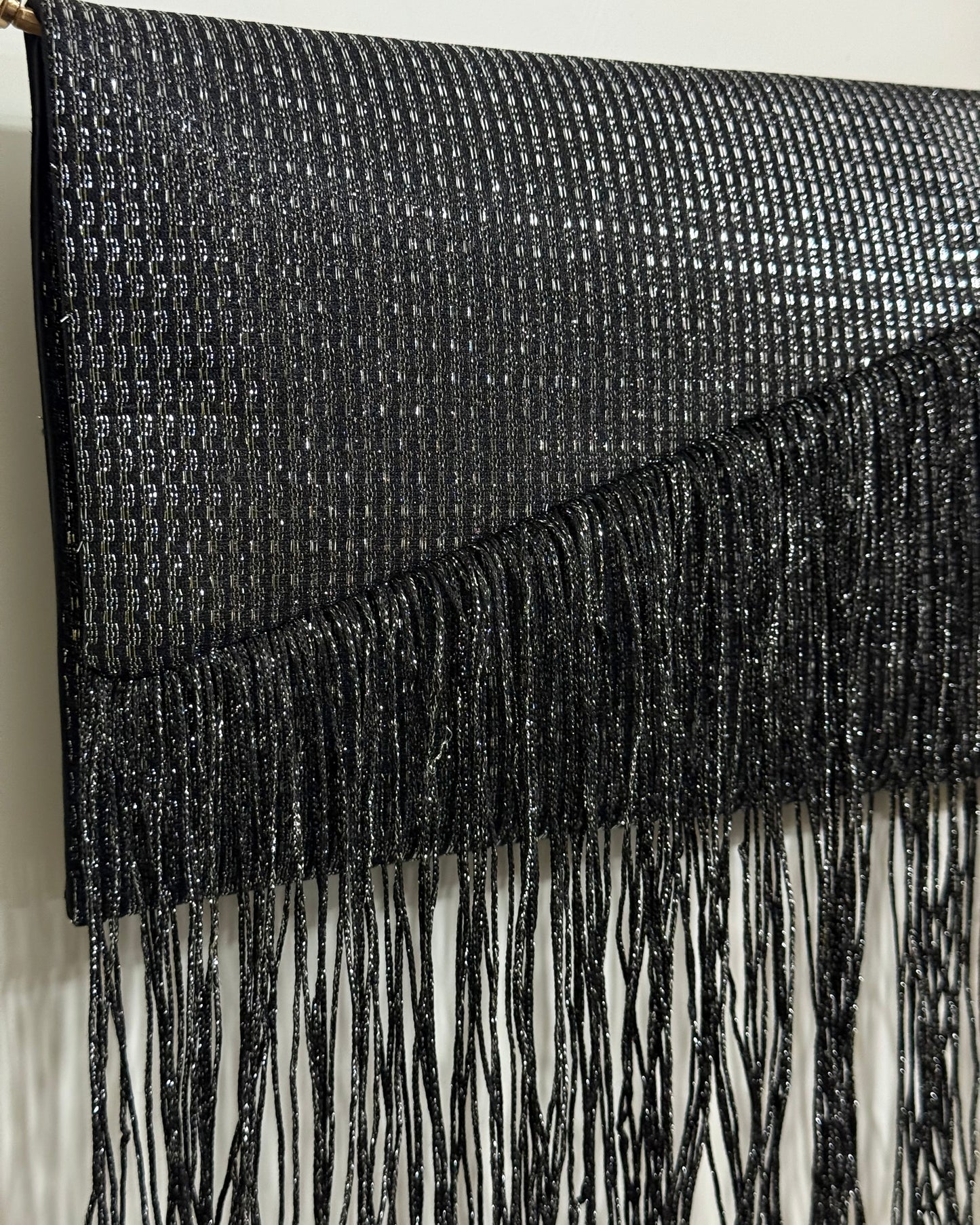 Fumee tassels clutch