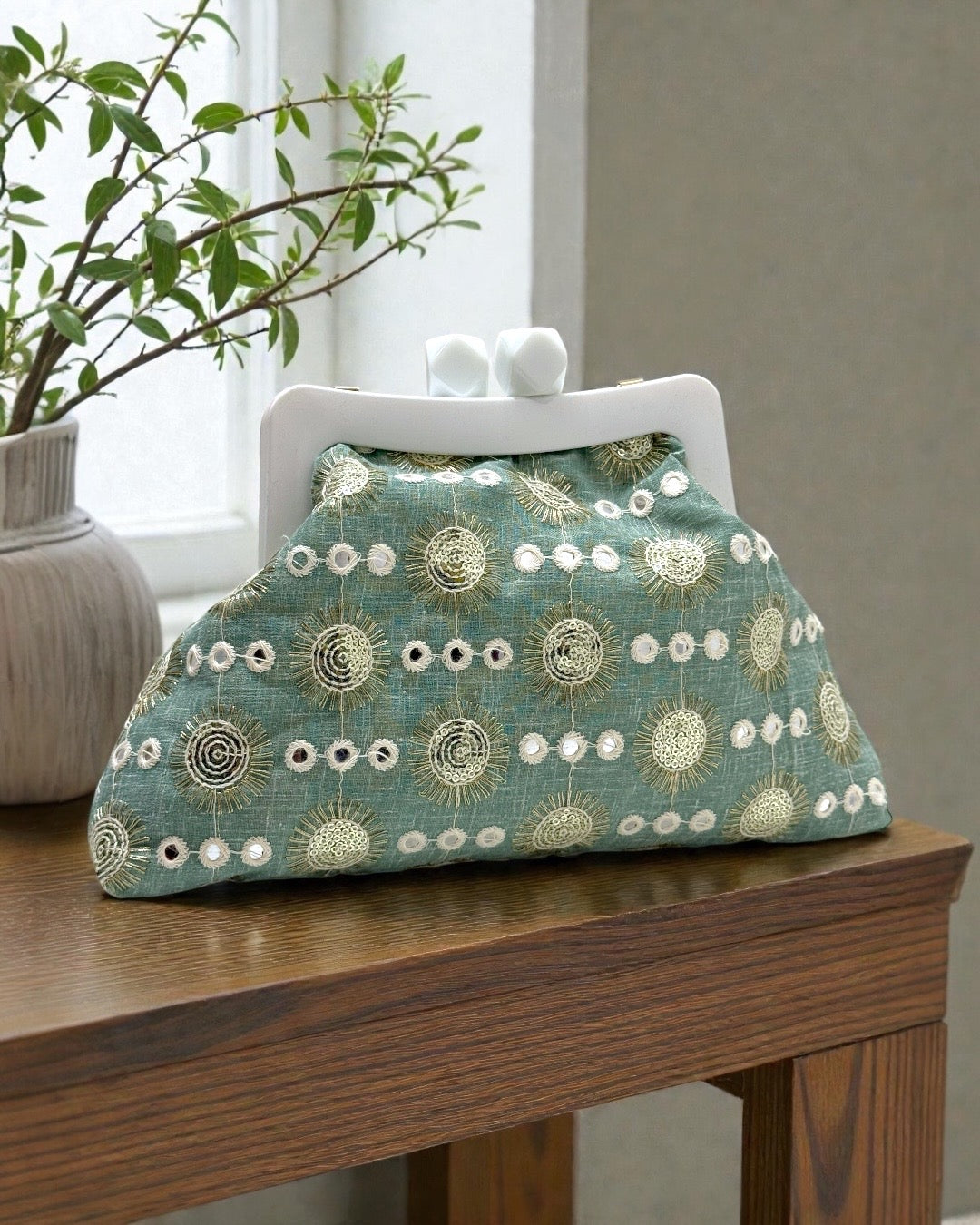 Mint pouch