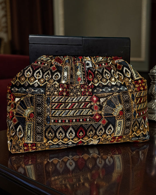 Layaly pouch
