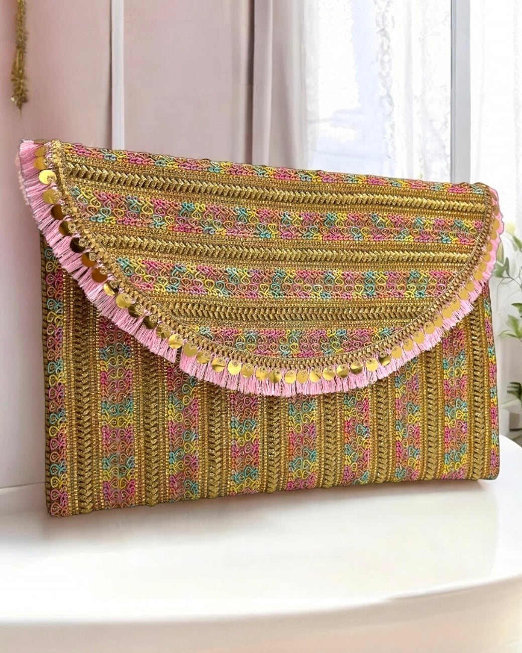 Pink glow clutch