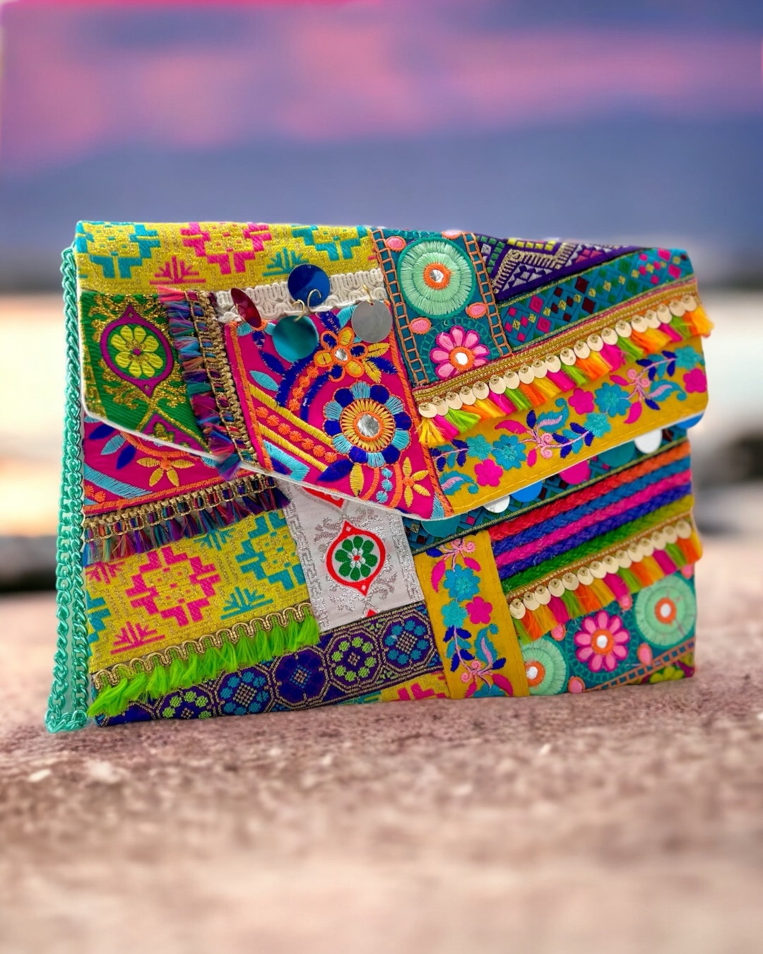 Color fiesta clutch